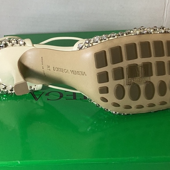 BOTTEGA VENETA
Stretch Lace Up Sandal - Picture 9 of 13